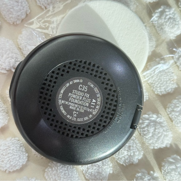 NWOB *not swatched* MAC Cosmetics Studio Fix Plus Powder Foundation| shade: C35 - Picture 4 of 8